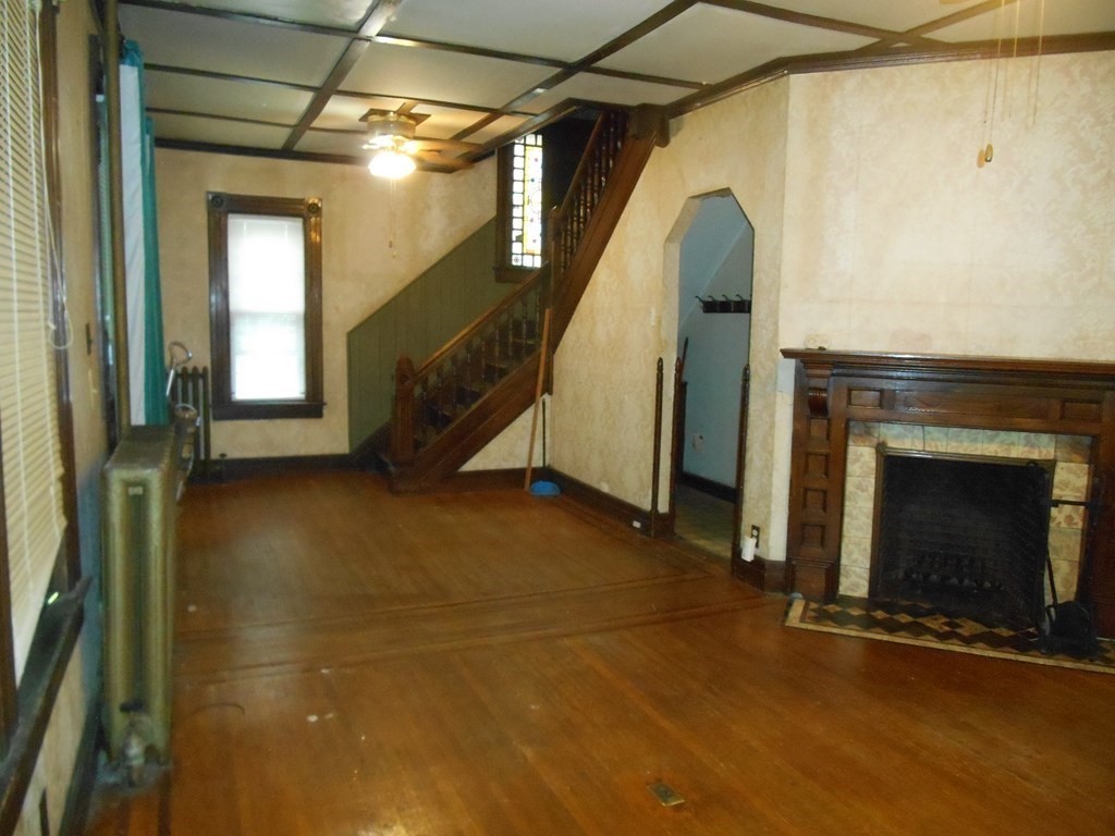 109 Yale Street Springfield, MA 01109 - Photo 3 of 27 Gallery Image 3
