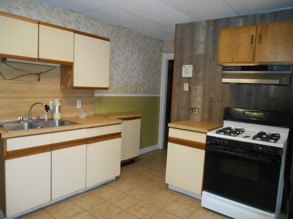 109 Yale Street Springfield, MA 01109 - Photo 10 of 27 Gallery Image 10