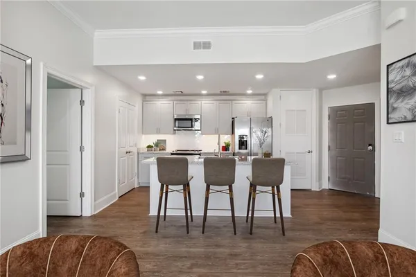 $2,000 | 400 Coconut Beach Road, Unit 303, Kenner, LA 70065