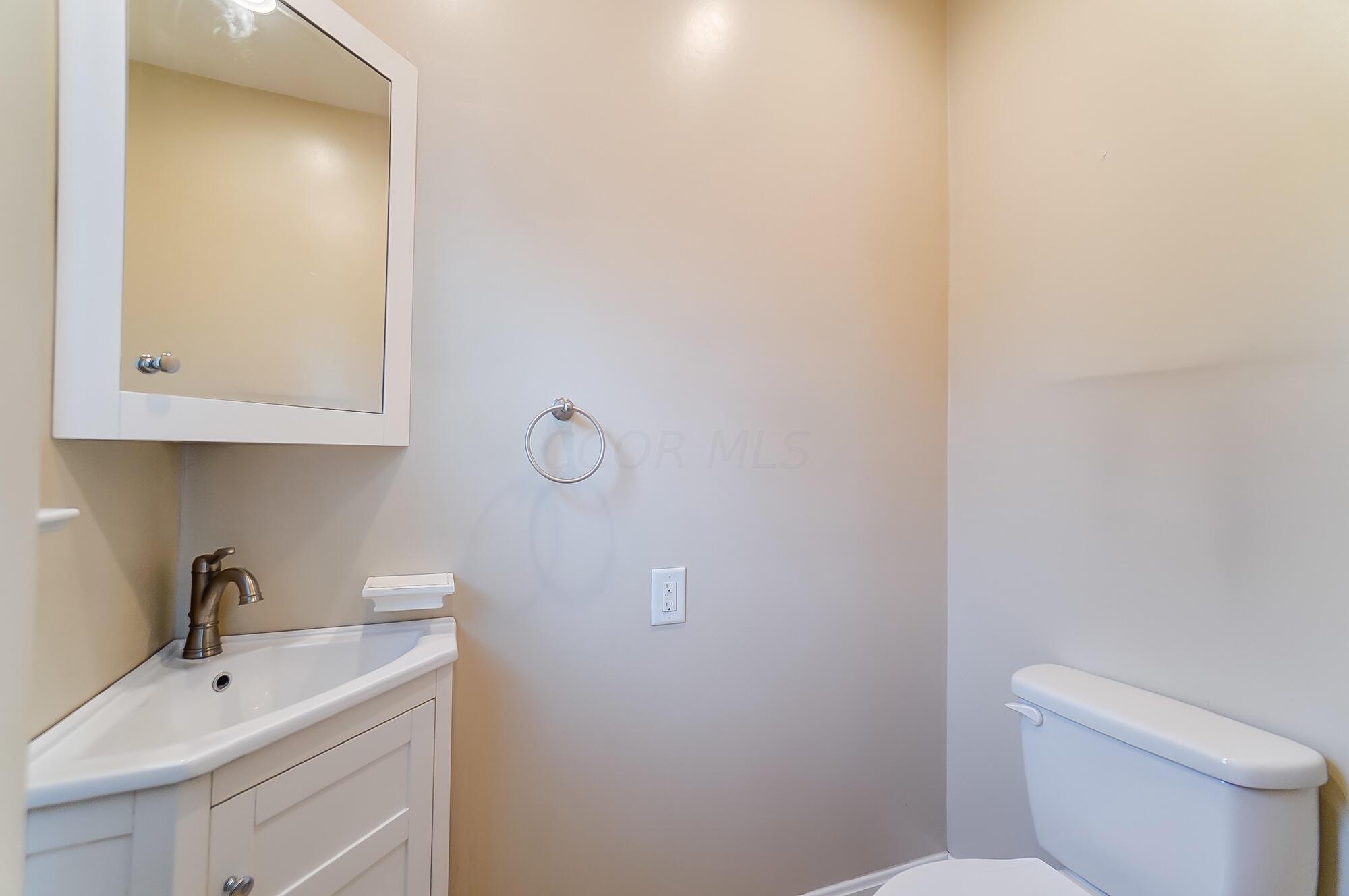 923 McClain Road Columbus, OH 43212 - Photo 16 of 51 First floor half bath