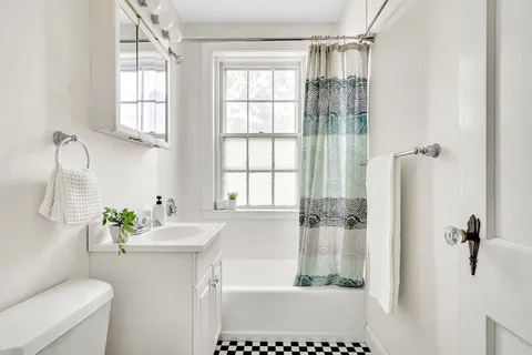 $679,000 | 393 Broadway, Unit 10, Cambridge, MA 02139