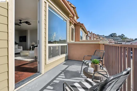 $998,000 | 6466 Bayview Drive, Oakland, CA 94605