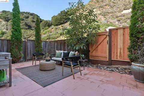 $998,000 | 6466 Bayview Drive, Oakland, CA 94605