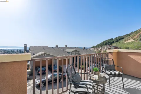 $998,000 | 6466 Bayview Drive, Oakland, CA 94605