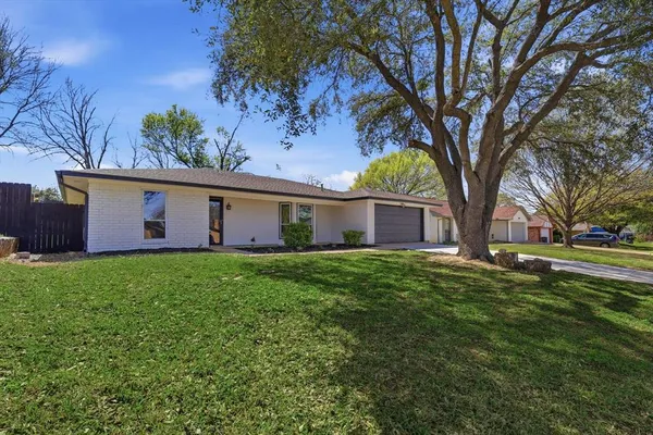 $469,999 | 2211 Sierra Drive, Grapevine, TX 76051