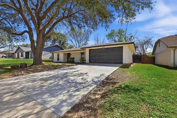 $469,999 | 2211 Sierra Drive, Grapevine, TX 76051