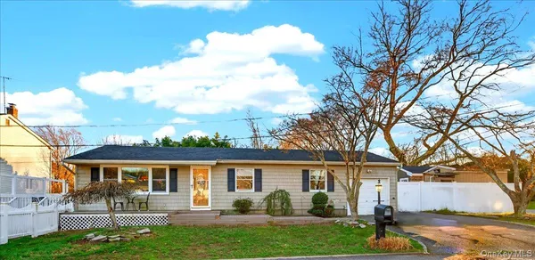 $499,999 | 2 Pike Street, East Patchogue, NY 11772