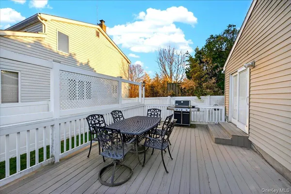 $549,000 | 2 Pike Street, East Patchogue, NY 11772