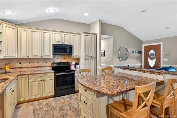 $549,000 | 2 Pike Street, East Patchogue, NY 11772