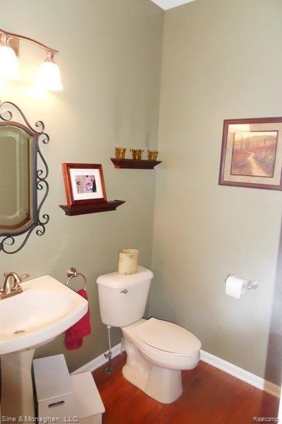 768 Loggers Circle Rochester, MI 48307 - Photo 14 of 41 Half bath