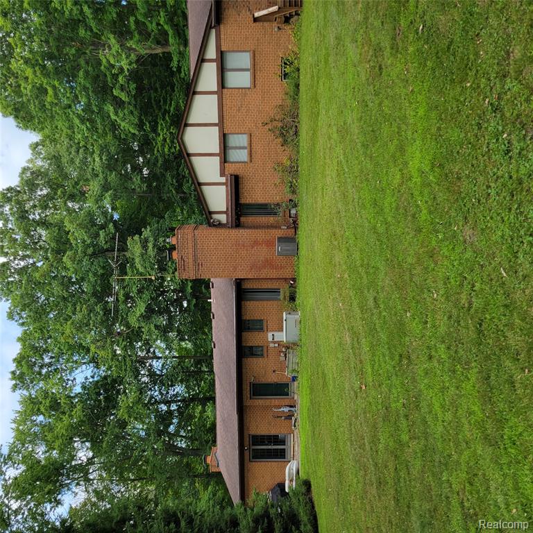 9345 Weber Road Columbus, MI 48063 - Photo 10 of 37