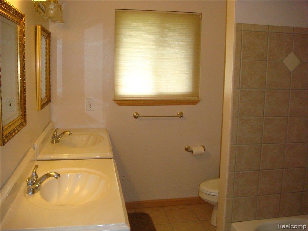 2295 Lancaster Road Bloomfield Hills, MI 48302 - Photo 5 of 8 5 Bathroom.JPG