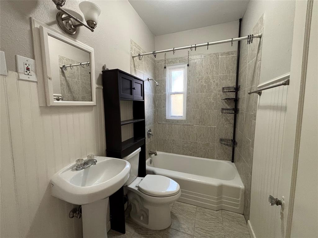 3817 Crestline Road Fort Worth, TX 76107 - Photo 7 of 10