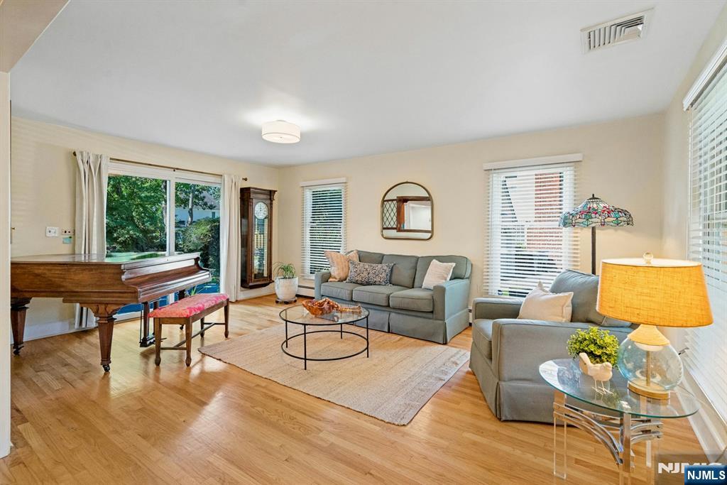 163 Cottage Road Wyckoff, NJ 07481 - Photo 19 of 35 Gallery Image 19