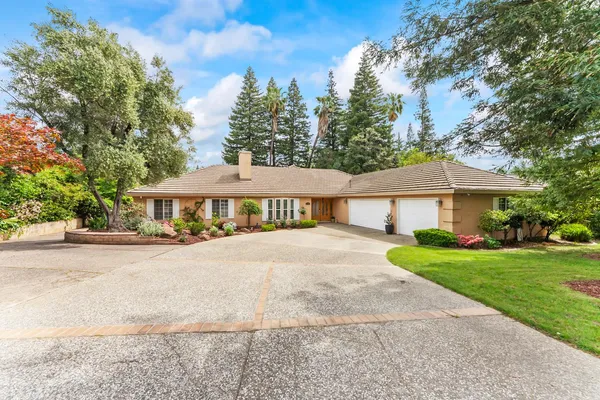 $975,000 | 2230 Hillcrest Way, Carmichael, CA 95608