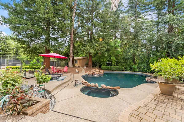 $975,000 | 2230 Hillcrest Way, Carmichael, CA 95608
