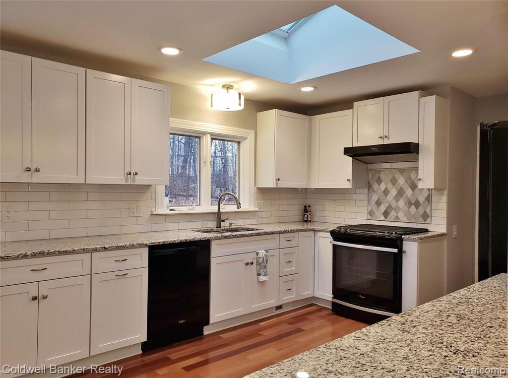 40241 Fairway Road Northville, MI 48167 - Photo 6 of 26