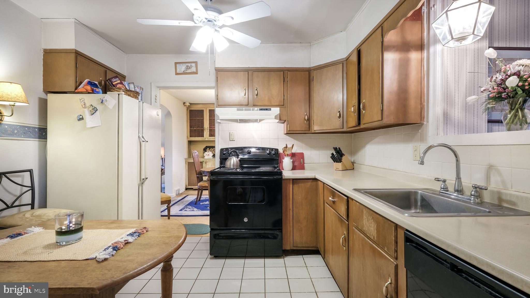 401 Burton Road Oreland, PA 19075 - Photo 9 of 32 Kitchen