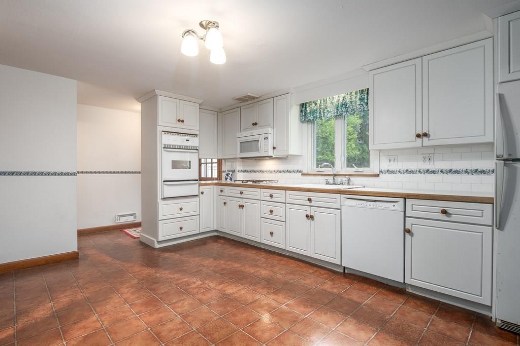 78 Helen Road Braintree, MA 02184 - Photo 6 of 30 Gallery Image 6