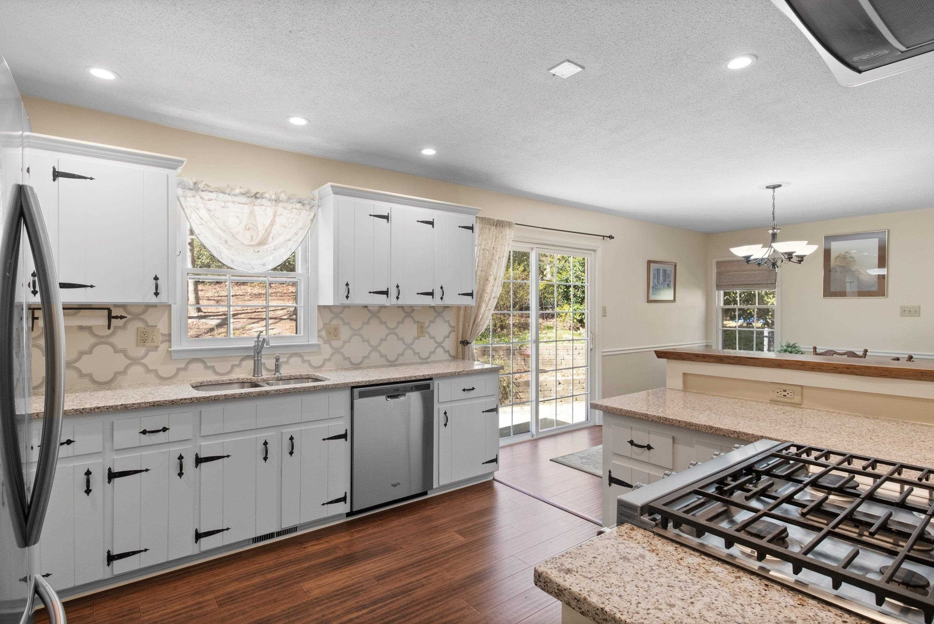 816 Nuttree Place Raleigh, NC 27606 - Photo 4 of 44 Eco Line Quartz Countertops