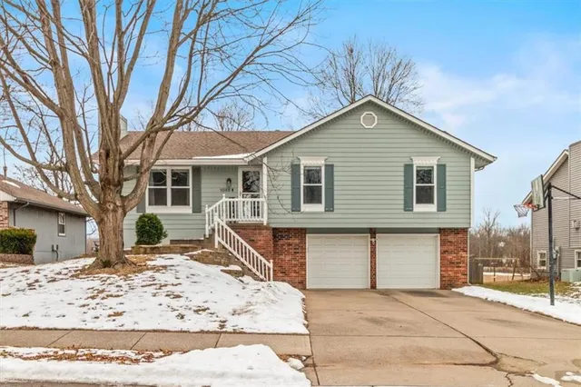 $320,000 | 1048 Southwest Twin Creek Drive, Lee's Summit, MO 64081