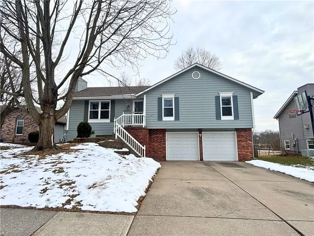 $320,000 | 1048 Southwest Twin Creek Drive, Lee's Summit, MO 64081