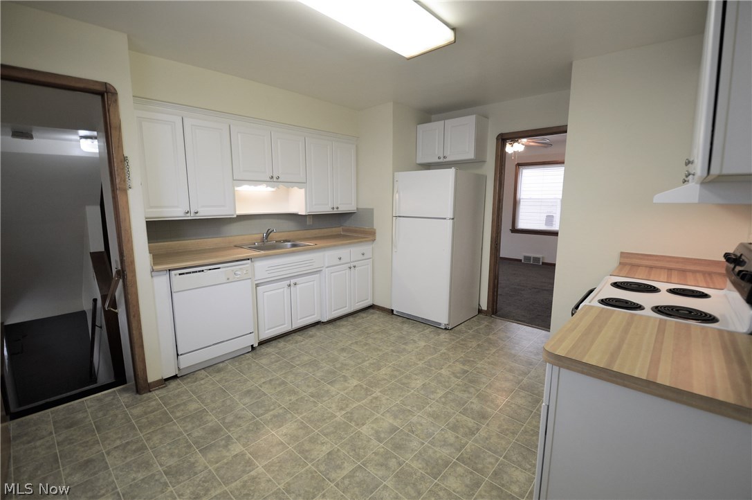 6511 Snow Road Parma, OH 44129 - Photo 3 of 24