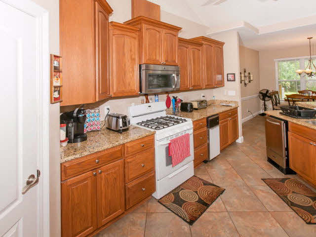 304 Bristol Way Foley, AL 36535 - Photo 17 of 45 Kitchen