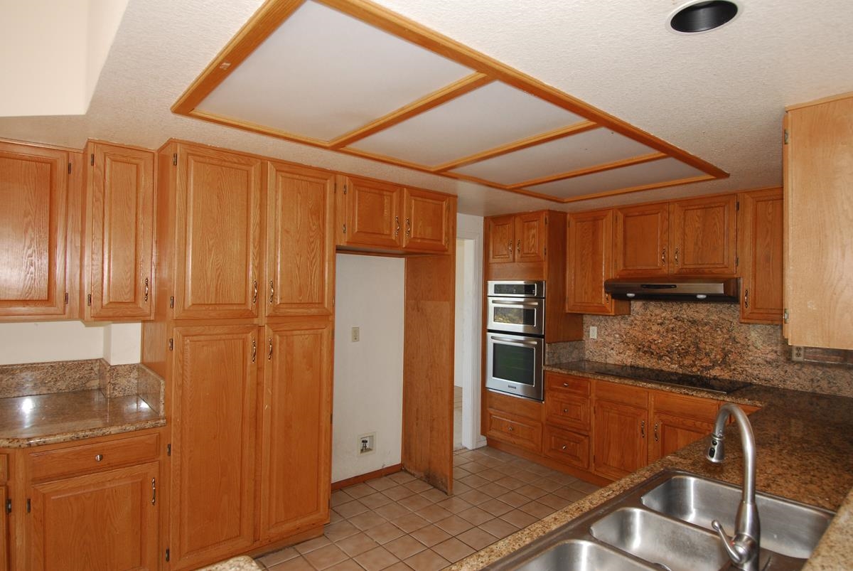 13887 Lake Poway Road Poway, CA 92064 - Photo 3 of 4