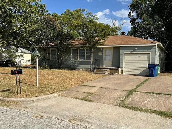 $1,700 | 1306 Newby Avenue, Bridgeport, TX 76426