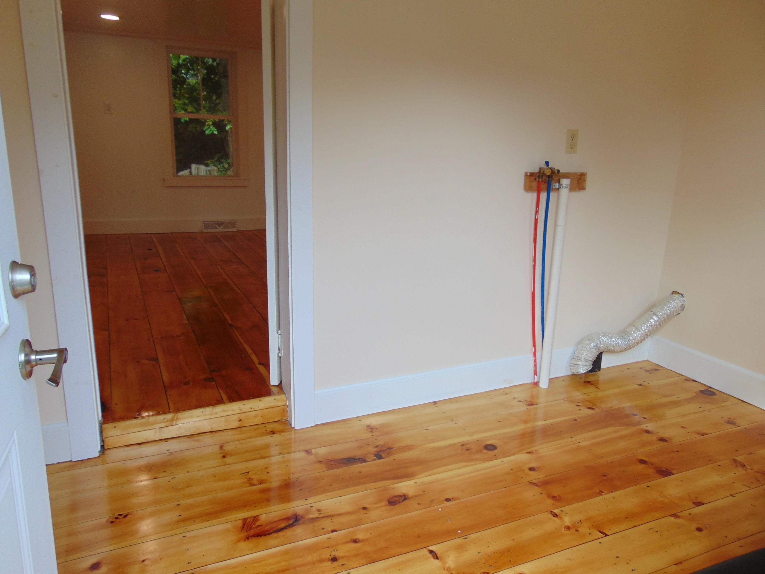 103 Beacon Street Bath, ME 04530 - Photo 4 of 27 DSC01596