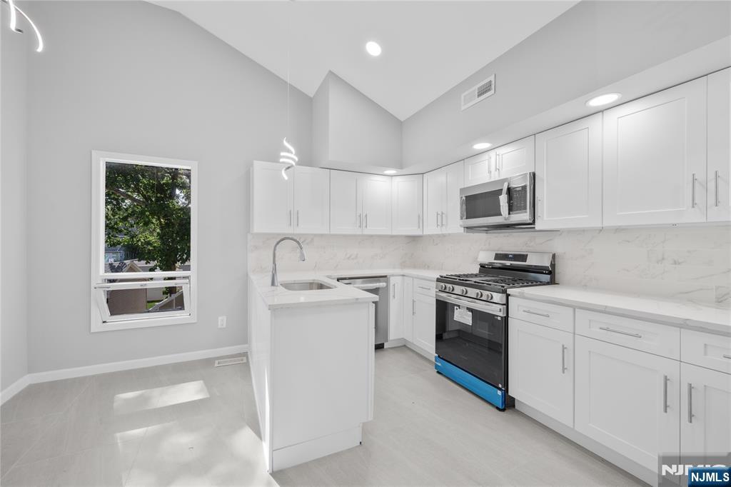 11 Hampton Place Nutley, NJ 07110 - Photo 25 of 46