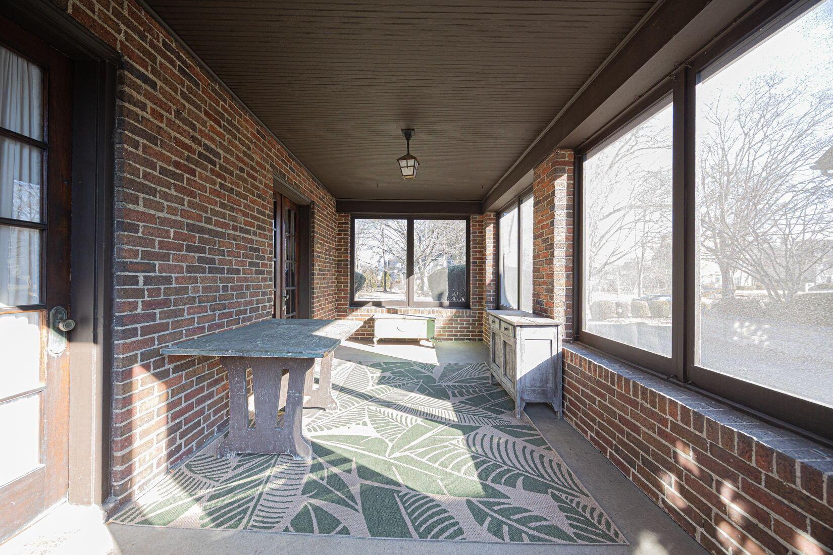 2619 Bexley Park Road Columbus, OH 43209 - Photo 24 of 39 3-Season Room