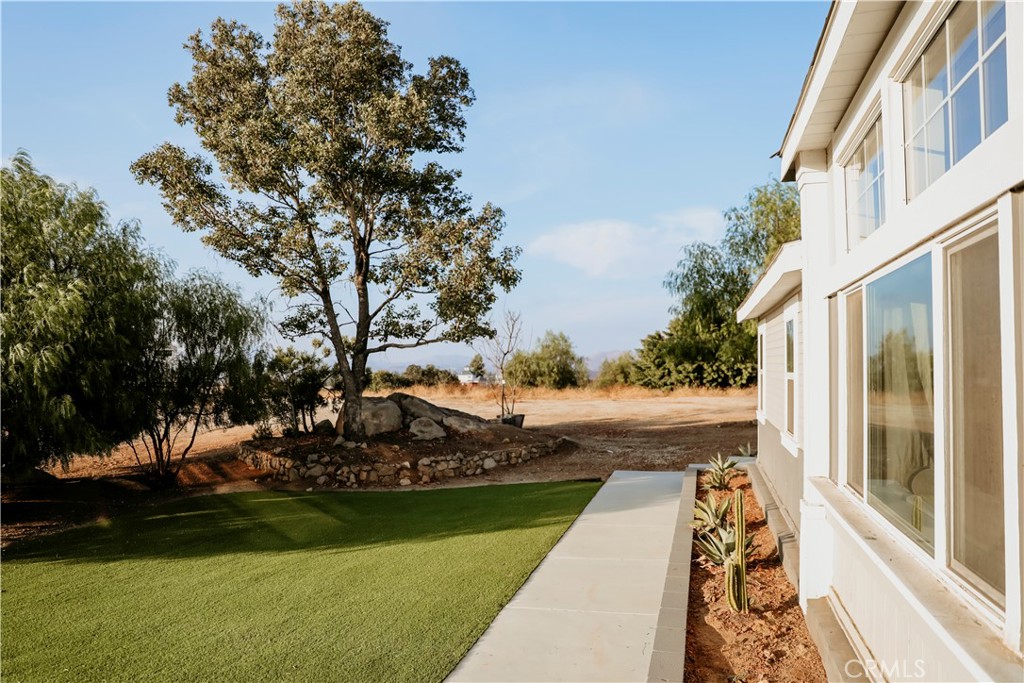 39220 Gray Squirrel Road Temecula, CA 92592 - Photo 6 of 67