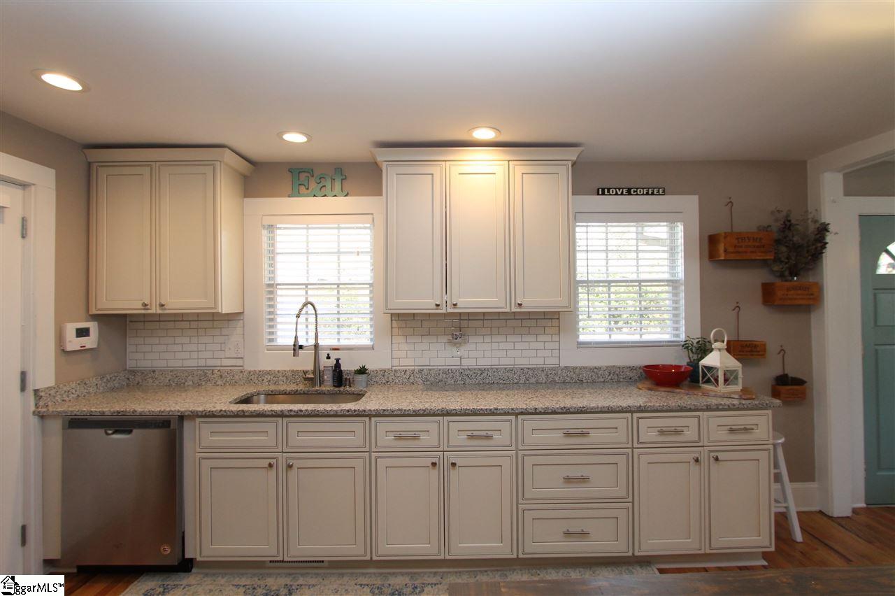 4 Hall Road Greenville, SC 29609 - Photo 5 of 28 Gallery Image 5