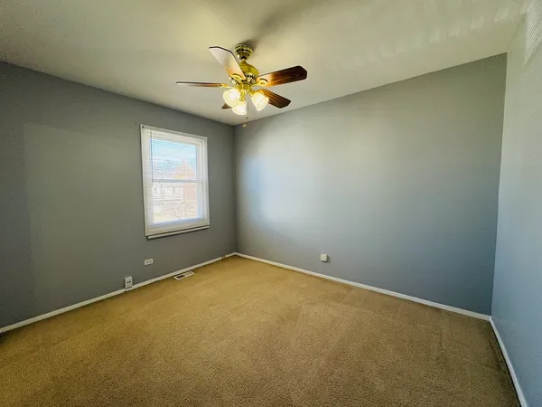 $315,000 | 923 Daniels Court, Schaumburg, IL 60169