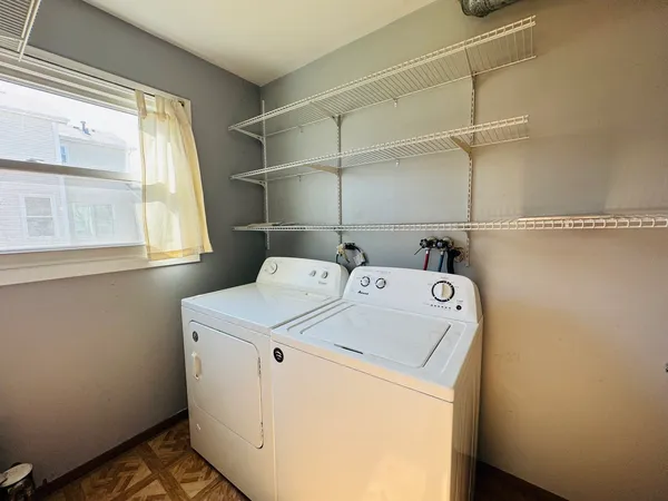 $315,000 | 923 Daniels Court, Schaumburg, IL 60169