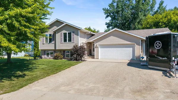 $329,000 | 1291 Bellflower Lane Northeast, Owatonna, MN 55060