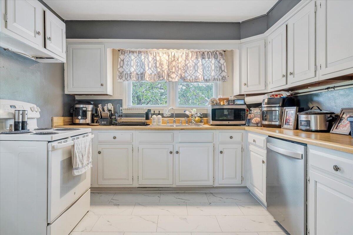 3305 Ventnor Road Southeast Roanoke, VA 24014 - Photo 11 of 69 11-MIB09147