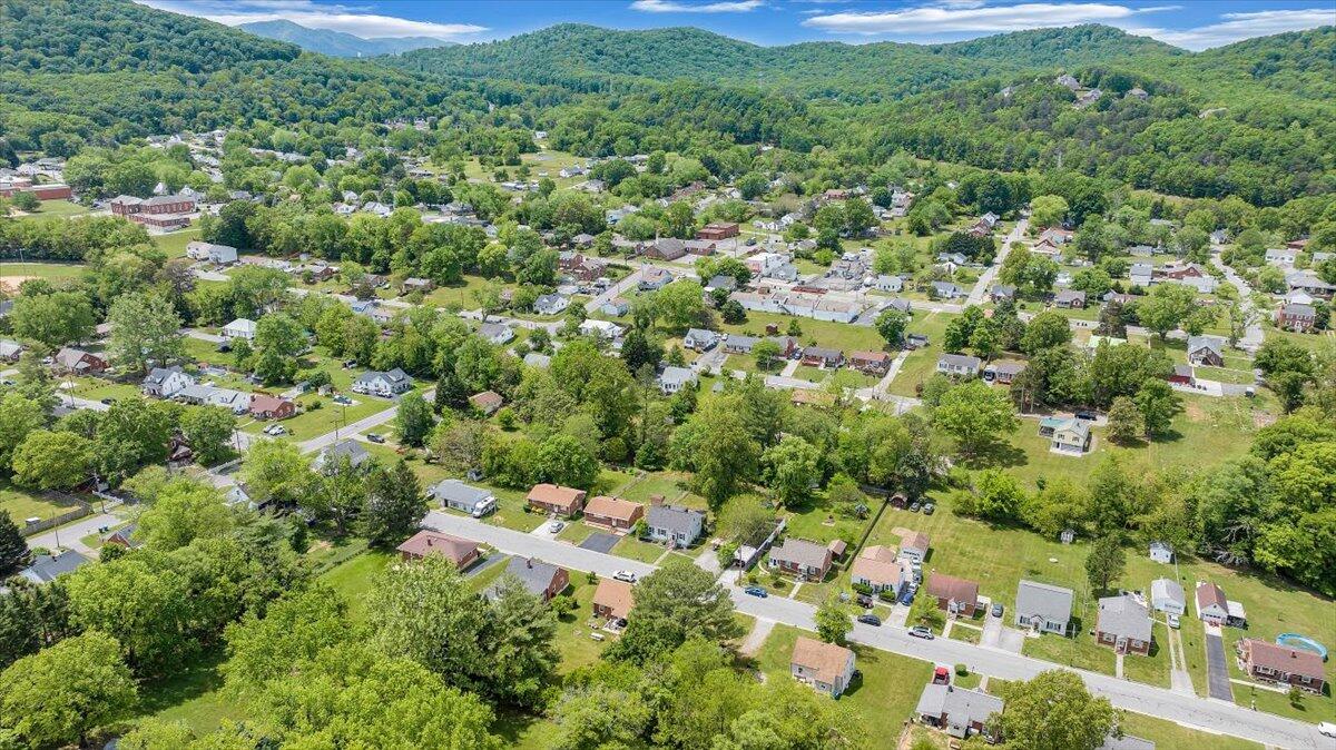 3305 Ventnor Road Southeast Roanoke, VA 24014 - Photo 51 of 69 51-DJI_20250507113631_0176_D_MIB