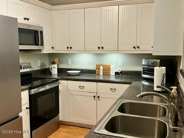 360 Connor Circle Evans, GA 30809 - Photo 8 of 30 Kitchen with newer stainless appliances.