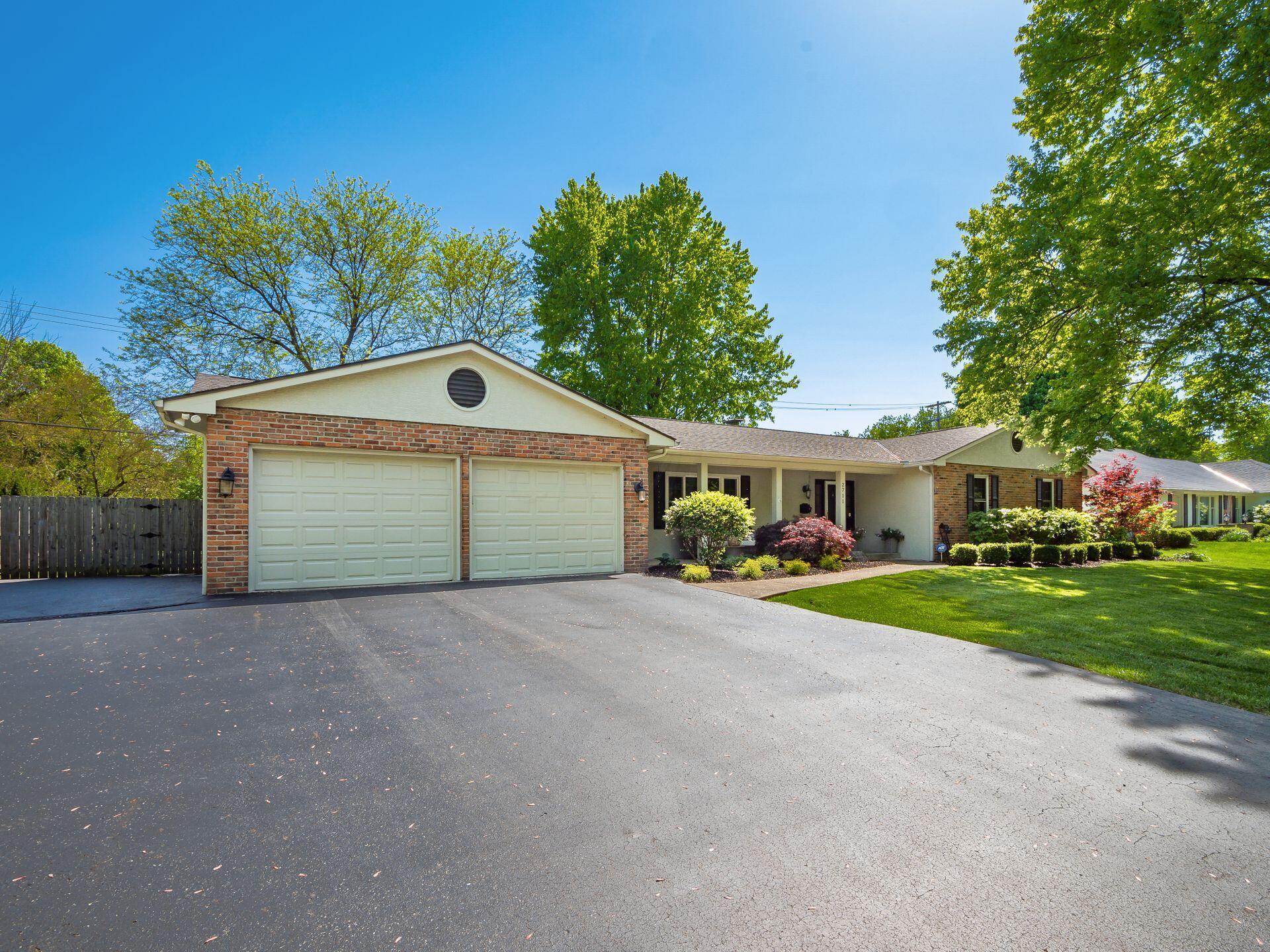 2711 Folkstone Road Columbus, OH 43220 - Photo 2 of 62 Extra large Driveway