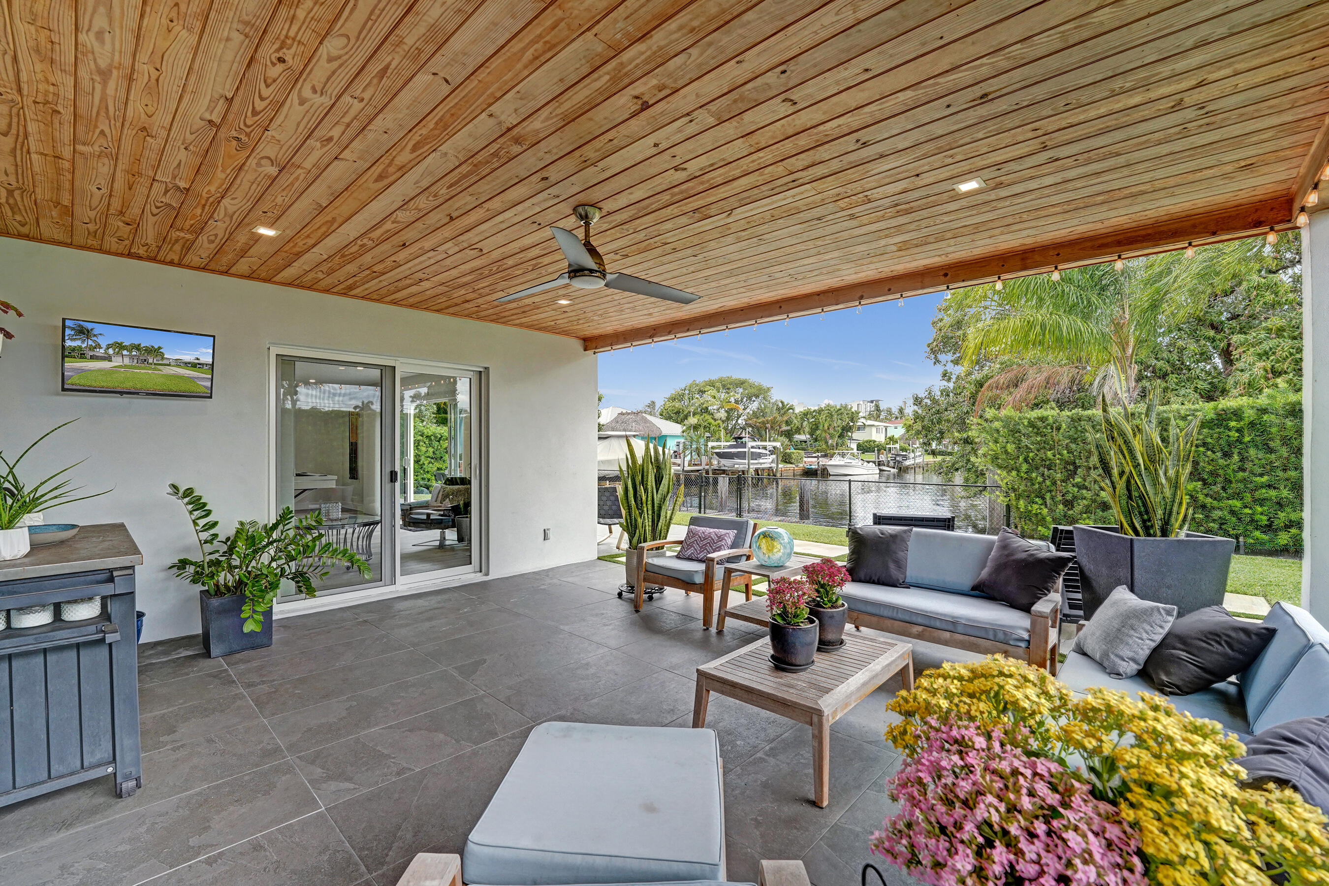 381 Southeast 3rd Street Pompano Beach, FL 33060 - Photo 16 of 41 a living room with patio furniture and a potted plant