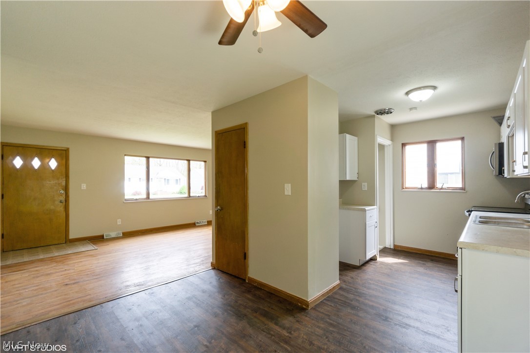 30112 Vineyard Road Willowick, OH 44095 - Photo 12 of 23