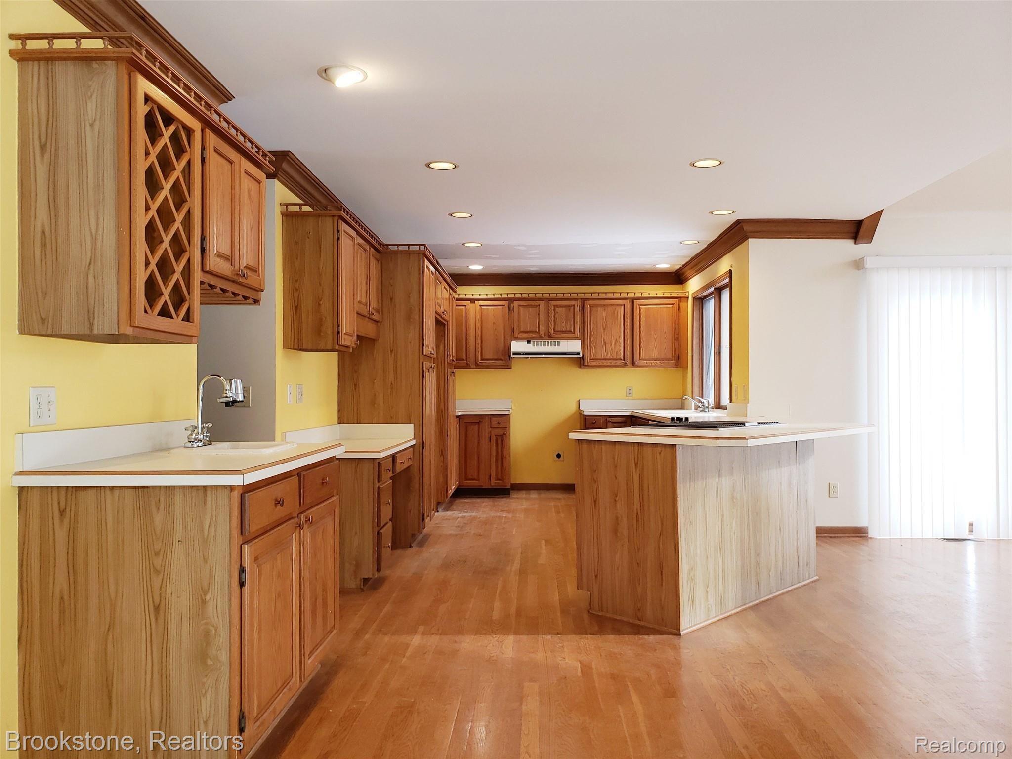 1485 Kings Pointe Road Grand Blanc, MI 48439 - Photo 4 of 38 20210110_201129.jpg