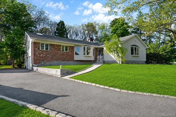$1,199,000 | 151 Seaman Neck Road, Dix Hills, NY 11746
