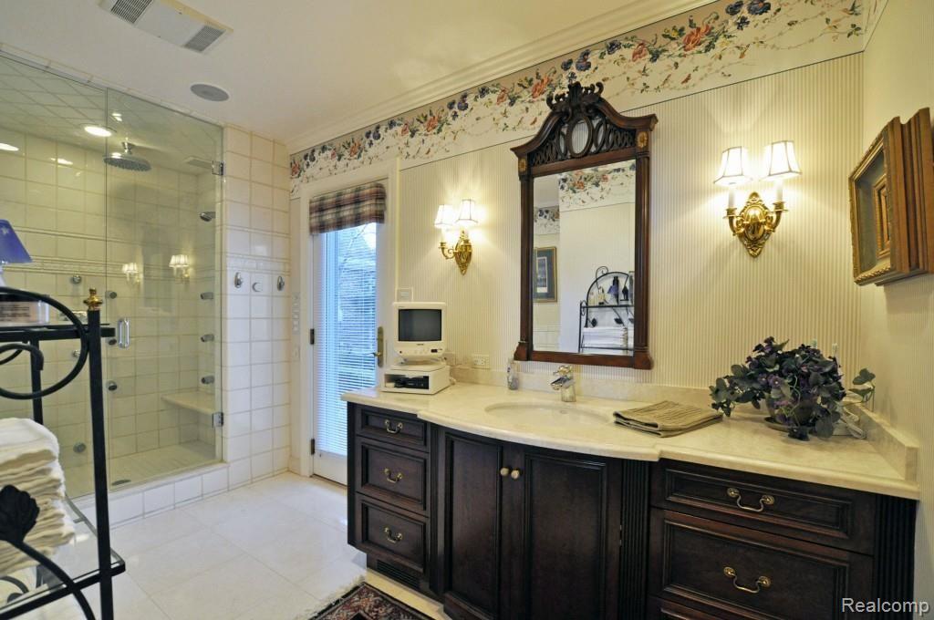 579 Lake Shore Road Grosse Pointe, MI 48236 - Photo 37 of 84 39.jpg