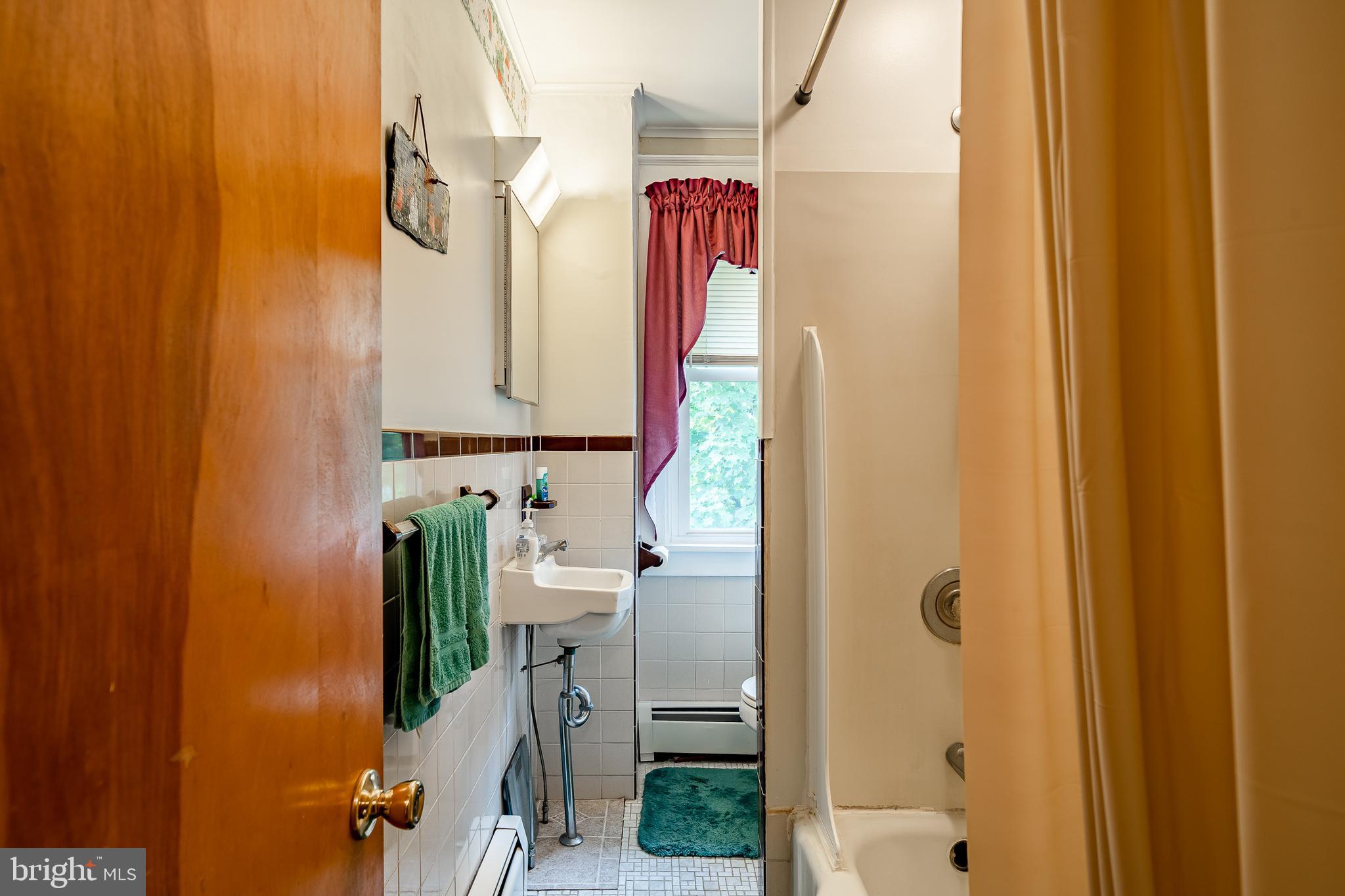 53 Prizer Road Phoenixville, PA 19460 - Photo 27 of 48 Bathroom with Tub Shower