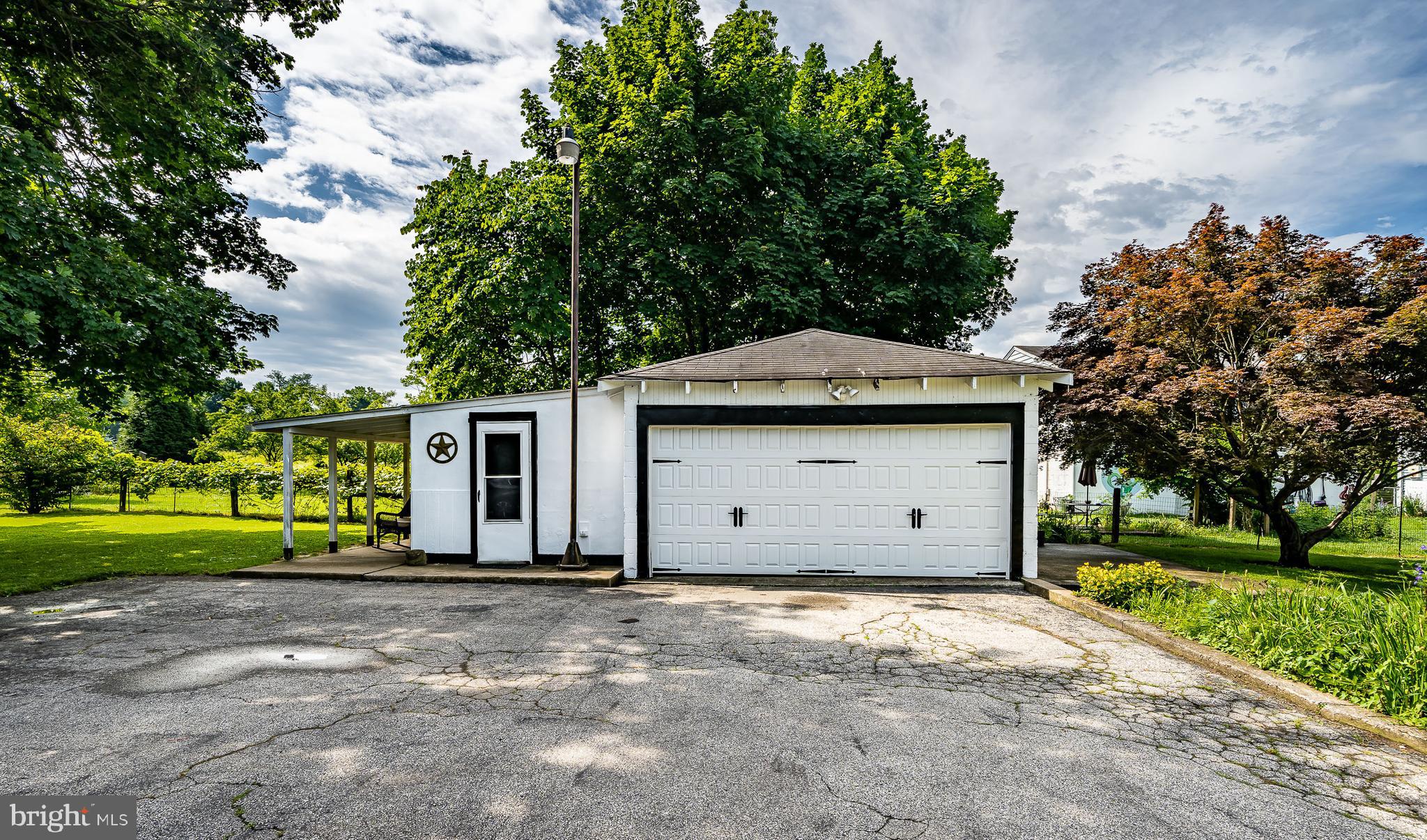 53 Prizer Road Phoenixville, PA 19460 - Photo 39 of 48 Studio room and 2 car garage