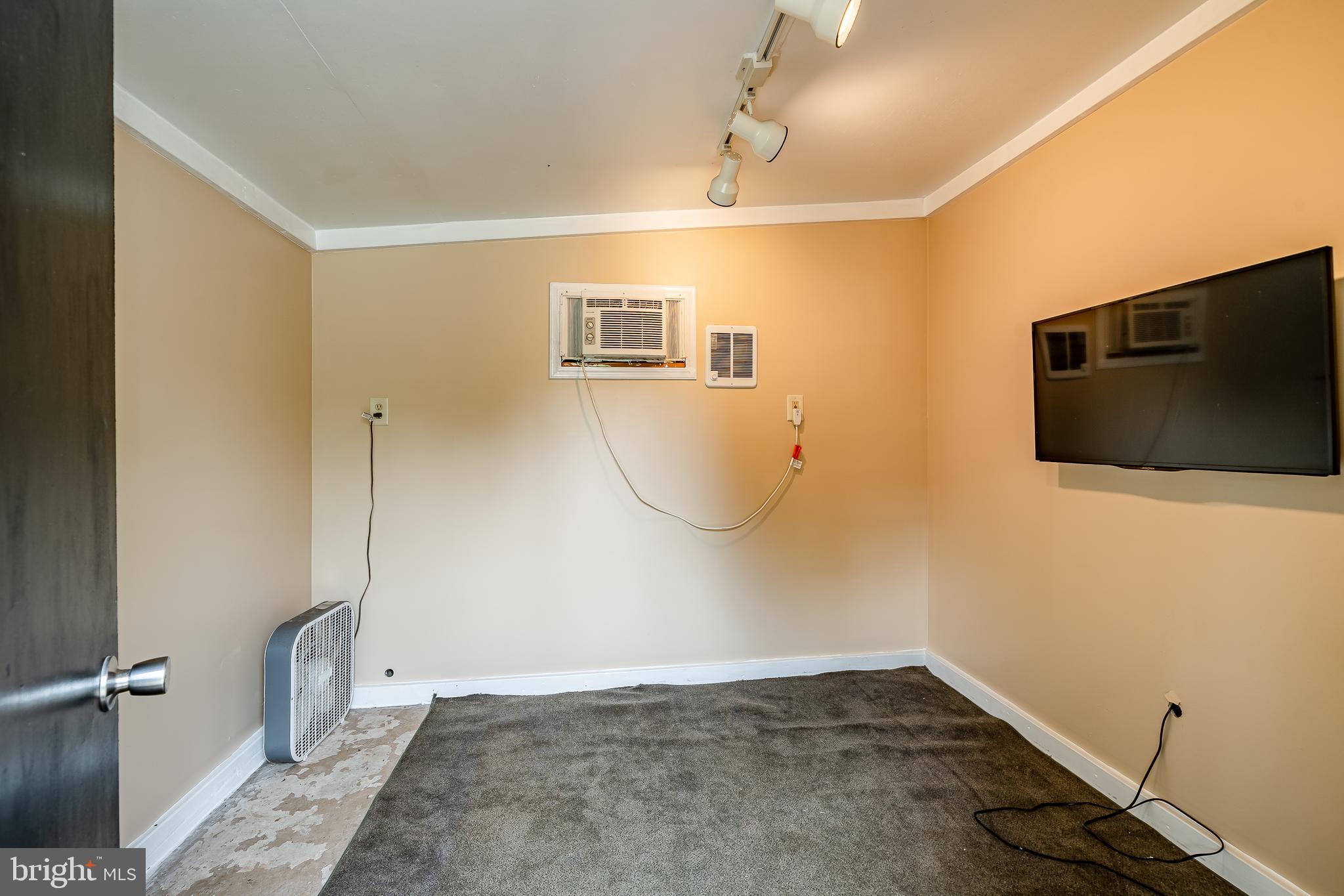 53 Prizer Road Phoenixville, PA 19460 - Photo 40 of 48 Art Studio Room attached to garage